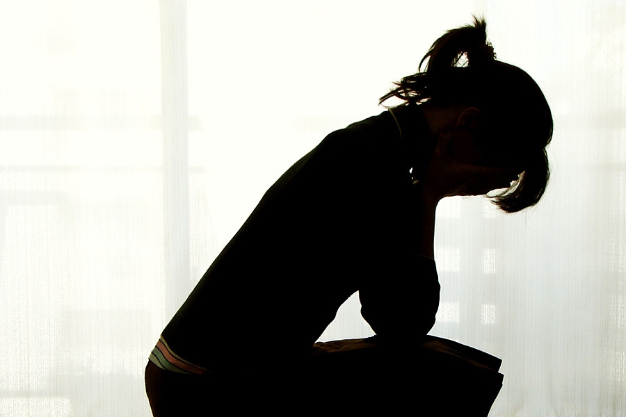 Samota je stejné zdravotní riziko jako 15 cigaret denně. Na věku nezáleží více na: www.irozhlas.cz