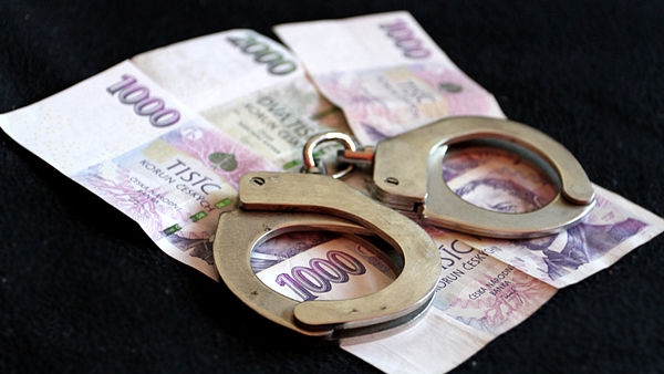 Mladé ženy postupně vylákaly na seniorce přes milion korun více na: www.novinky.cz 