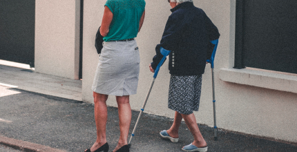 Pomůcky usnadňující pohyblivost seniora 