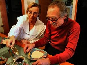 Jak účinně pomoci rodičům, kteří už potřebují péči častěji než jindy a v bytě je začínají omezovat překážky, které dříve překážkami nebyly? Více informací najdete mj. na www.portalobydleni.cz 