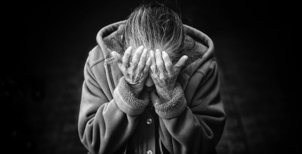 Většina seniorů mlčí o tom, že se stali obětí domácího násilí, říká František Horák ze ŽIVOTa 90