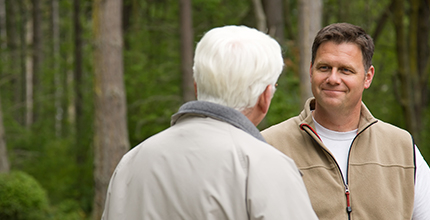 Usmíření s rodiči. To je akt, na který nikdy není pozdě. ,,Někdy jde o banální nedorozumění, někdy o zásadní křivdy, které naruší vztahy mezi rodiči a dětmi na celý život.