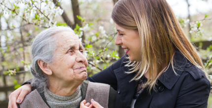 Nejste na to úplně sami - podívejte se na videospoty pro pečující