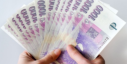 Čím dál víc lidí v důchodovém věku se hrne do práce. Firmy naplňují prořídlé stavy zaměstnanců, senioři mají k důchodu tučné přivýdělky. Více na: www.idnes.cz 