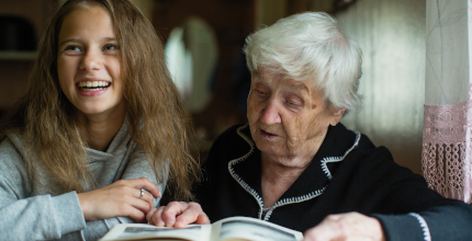 I když žije senior v pobytovém zařízení, je péče nejbližších nezastupitelná