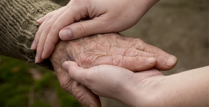 Průvodce obtížnou situací - táta je po mozkové příhodě. Kdo nám poradí, jak dál?