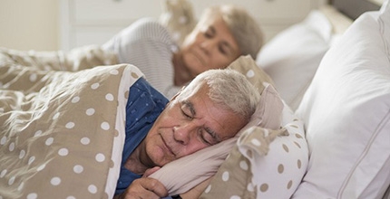 Na zlepšení podmínek žití seniorů se chce zaměřit nově vniklá pracovní skupina, která se skládá z pětice zákonodárců a zástupců několika organizací, které podporují myšlenku důstojného stárnutí - mezi nimi i Sue Ryder. Více na: www.idnes.cz