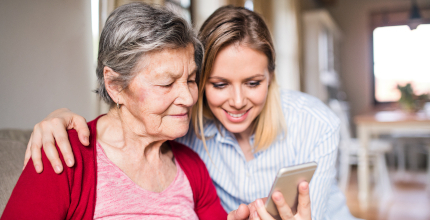 Netradiční spolubydlení: pomáhám seniorům a je to levné, říká studentka