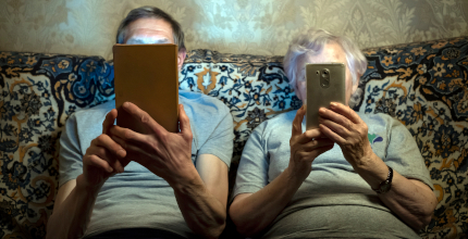 Internet ulehčuje život nejen seniorům. Přečtěte si desatero pro jeho snadné a bezpečné využití