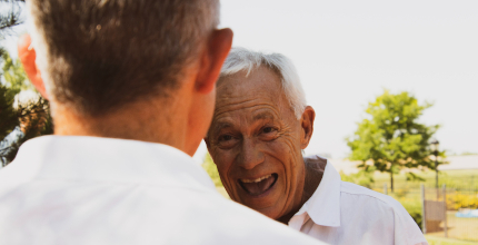 Pomáhat se dá v každém věku. Výhody dobrovolnictví si užívají i čeští senioři